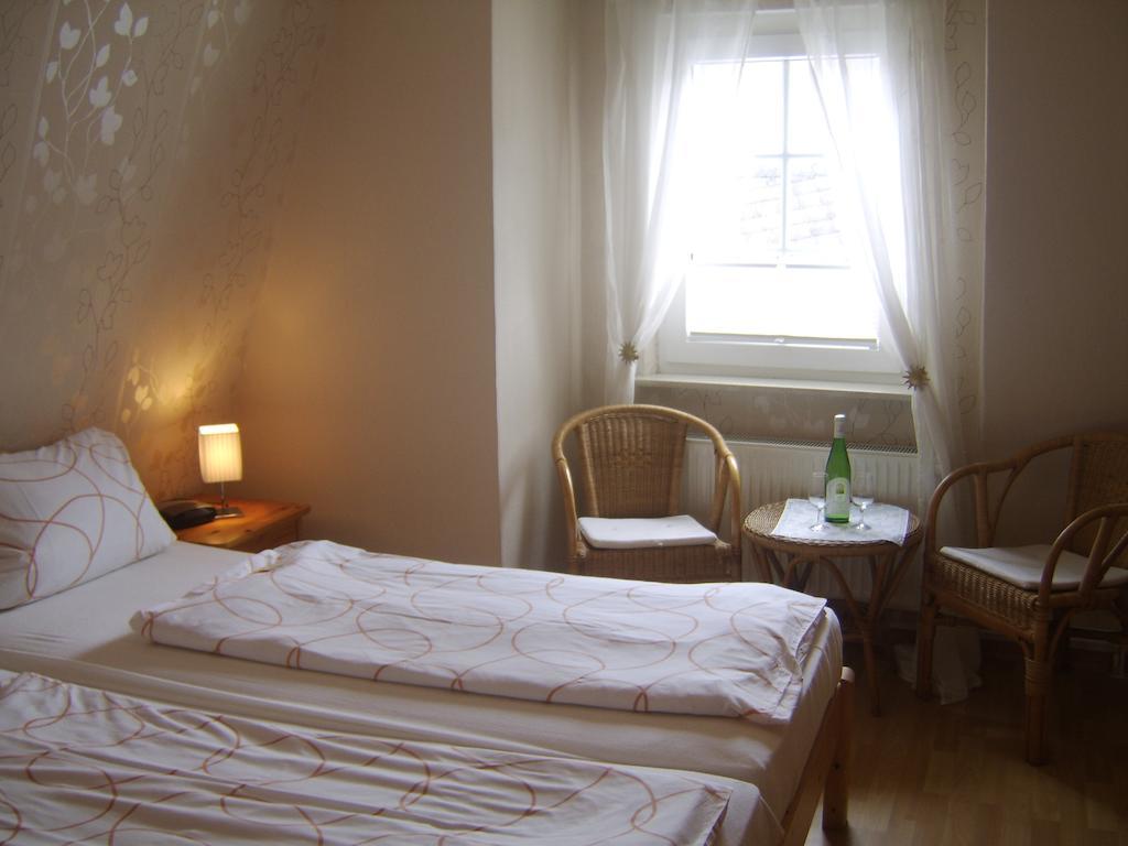 Weingut Matthias Dauns Apartment Reil Room photo