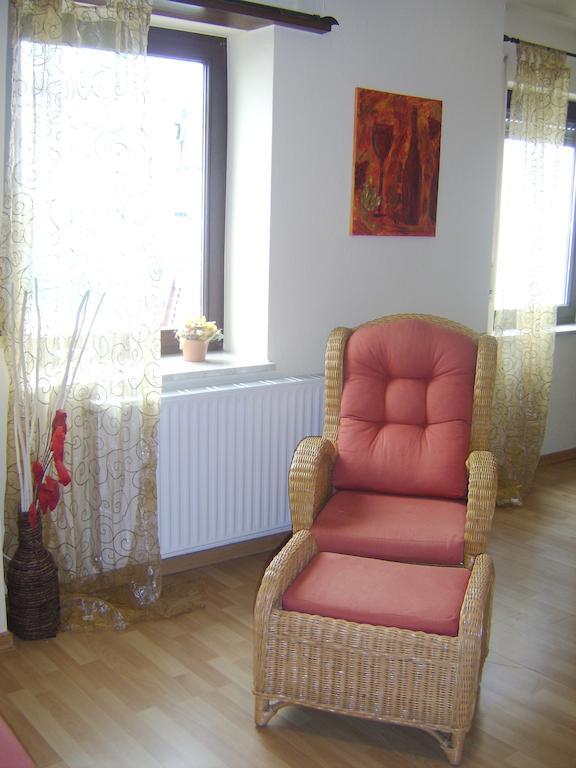 Weingut Matthias Dauns Apartment Reil Room photo